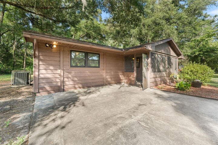 Property Photo:  79 NW 55th Avenue  FL 32619 