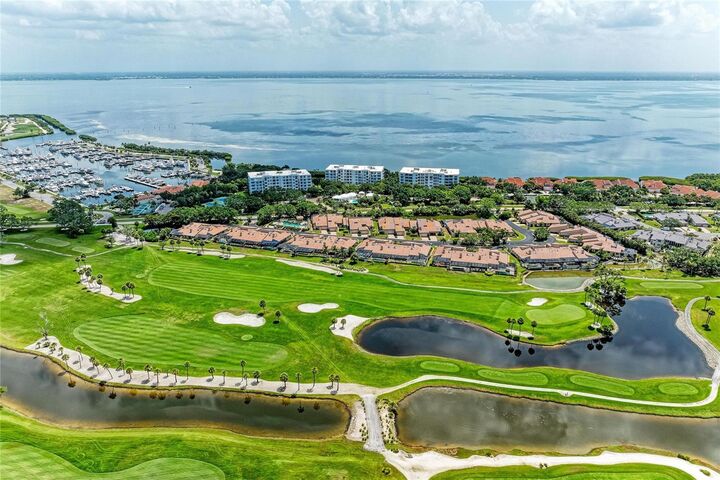 Property Photo:  2350 Harbour Oaks Drive  FL 34228 