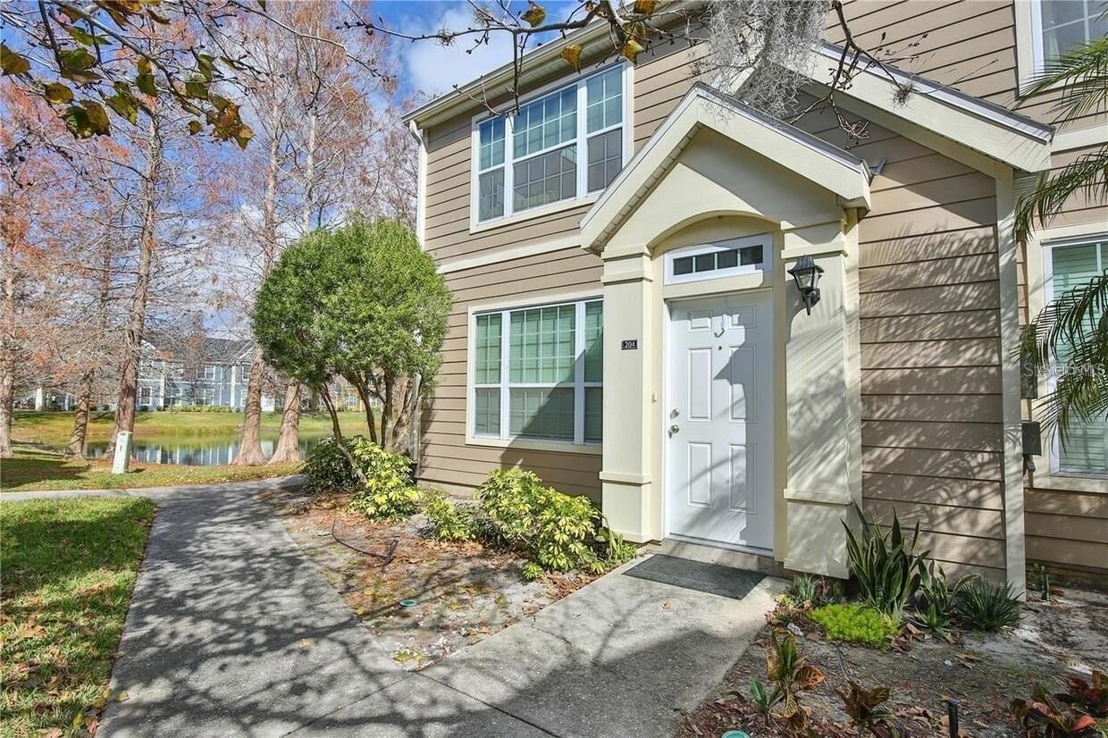 Property Photo:  5570 Rosehill Road 204  FL 34233 