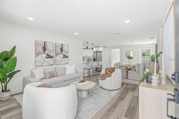 Property Photo: 1004 Idlebriar Way FL 34689
