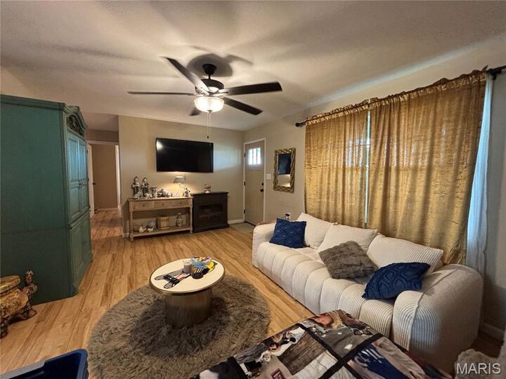 Property Photo: 709 W Sand Road MO 63730
