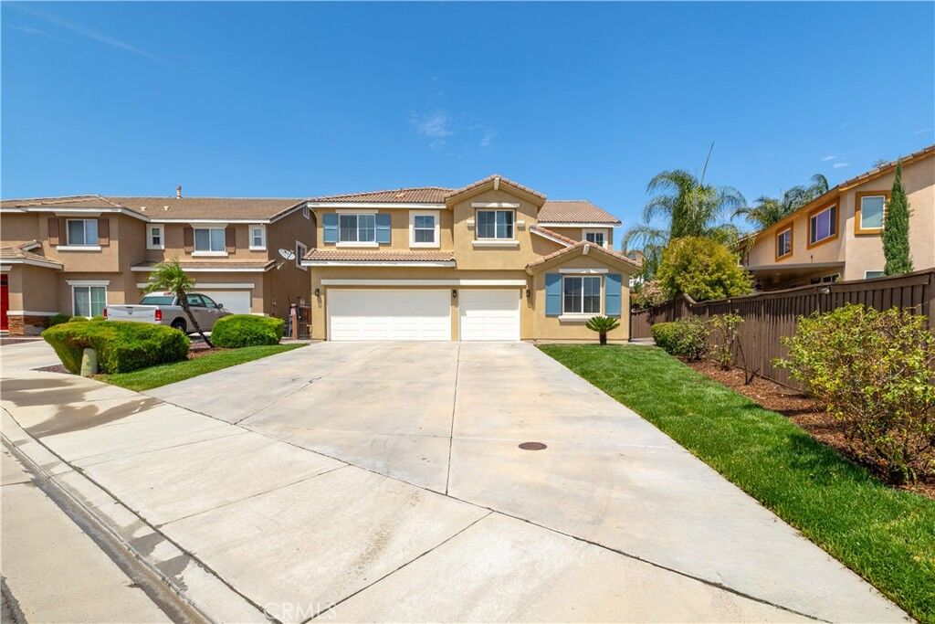 Property Photo: 23626 Black Oak CA 92562