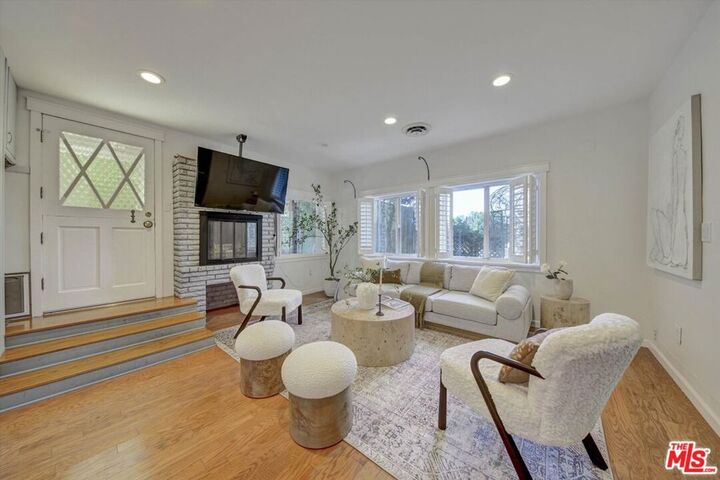 Property Photo: 4947 Serrania Avenue CA 91364
