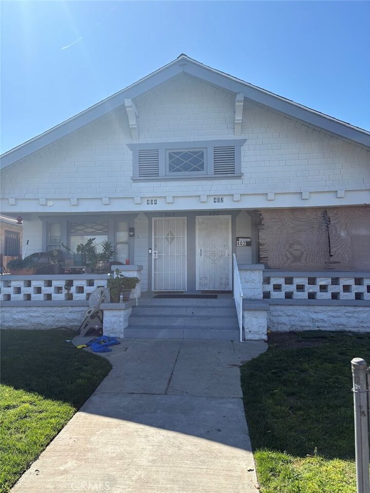 Property Photo:  402 E 43rd Place  CA 90011 