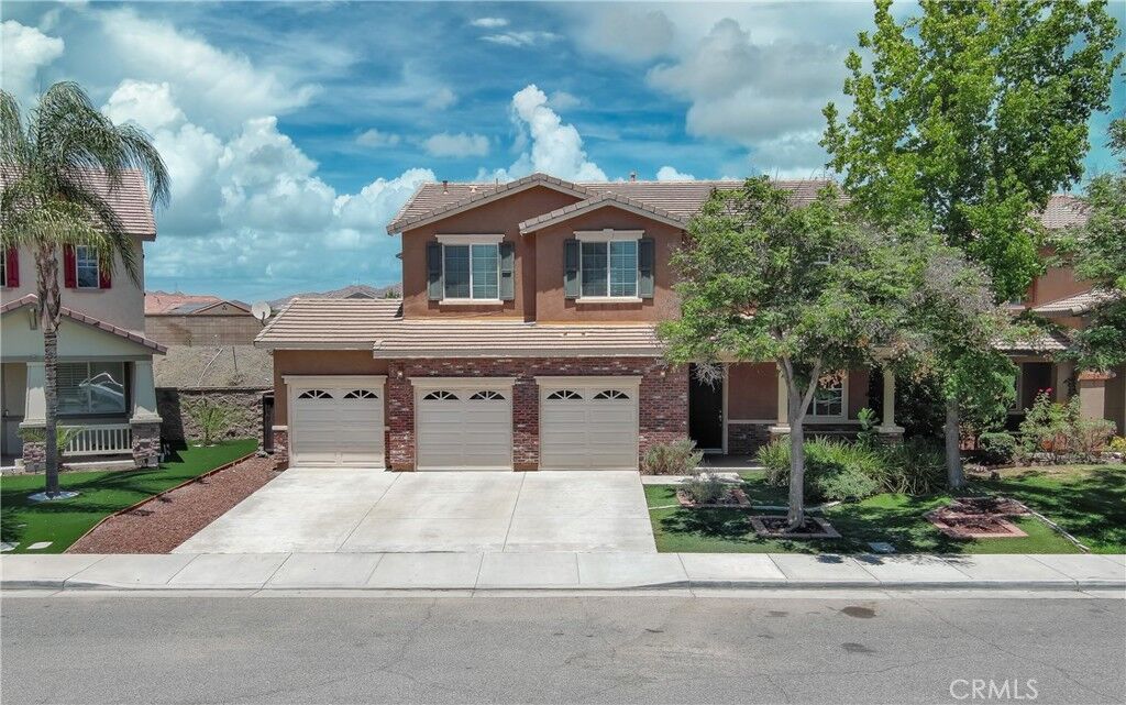 Property Photo:  41005 Crimson Pillar Lane  CA 92532 