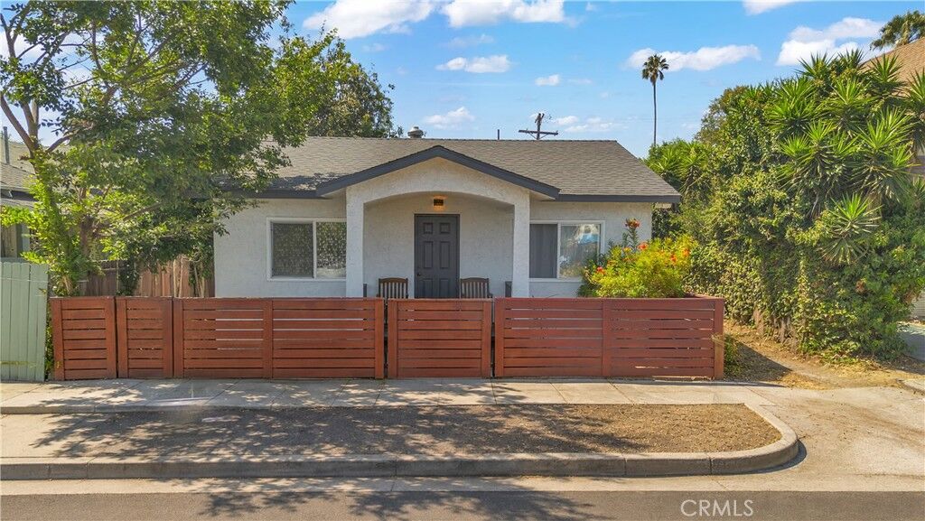 Property Photo:  1162 39th Place  CA 90037 