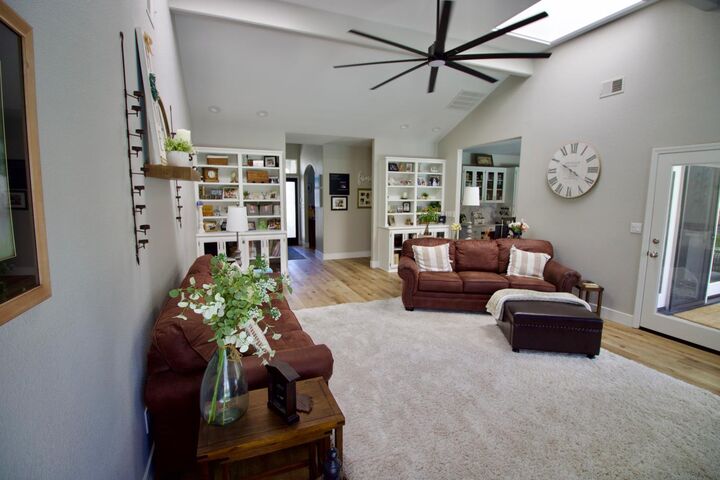 Property Photo: 912 Bogarin Lane CA 95366