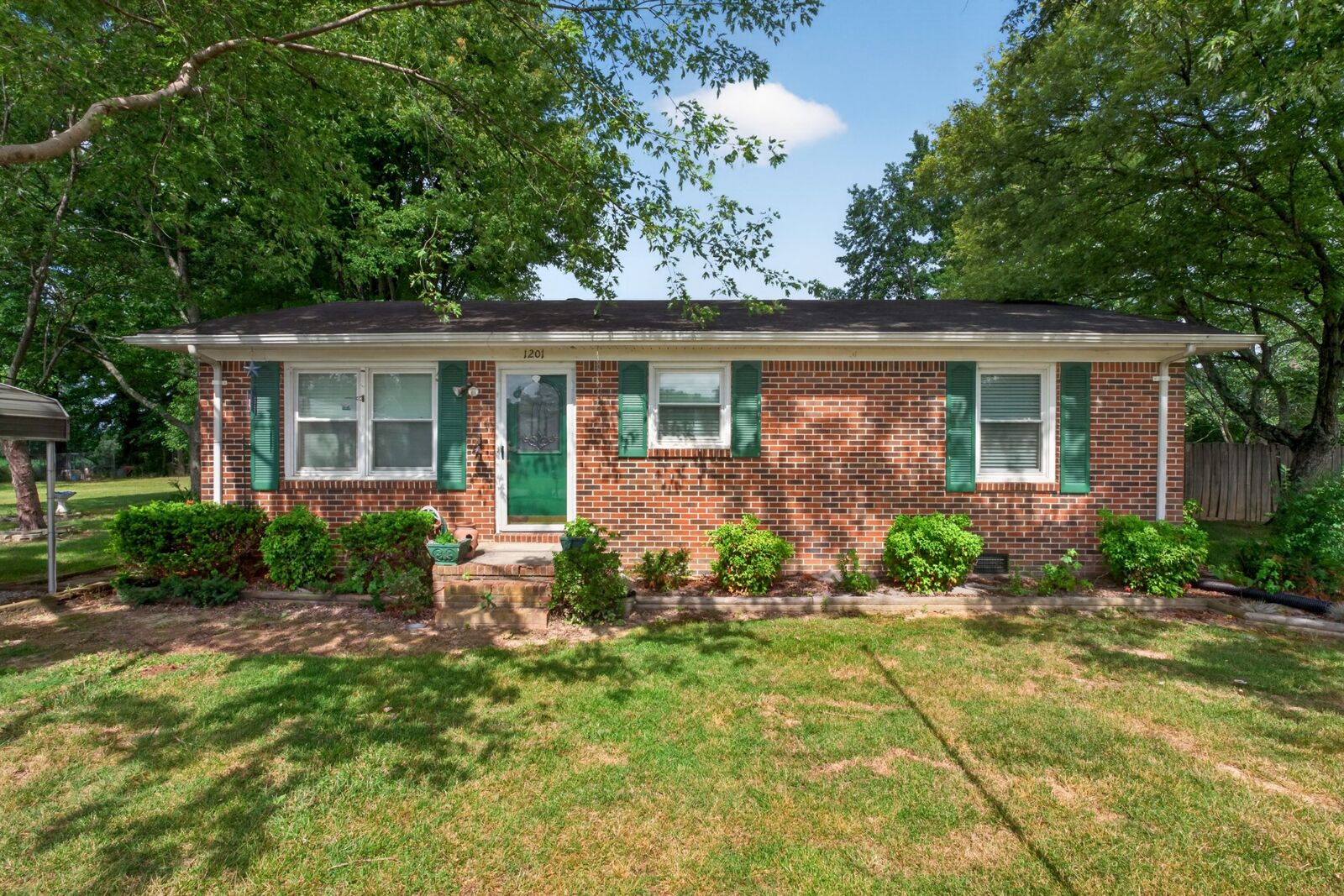 Property Photo: 1201 Earl Ave TN 37166
