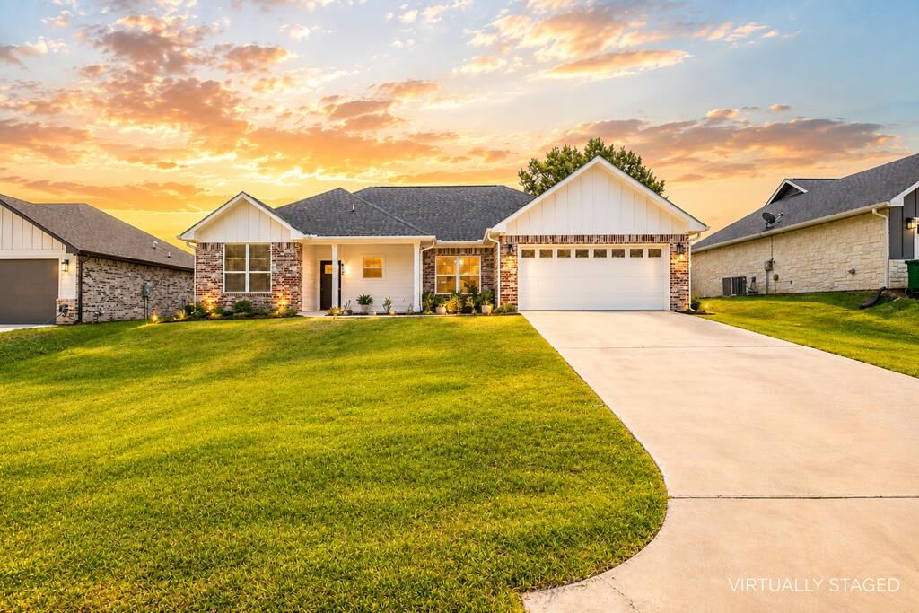 Property Photo: 435 Cedar Hill Loop TX 75904
