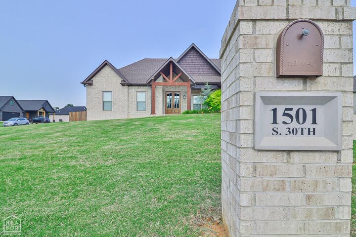 Property Photo: 1501 S 30th Street AR 72450
