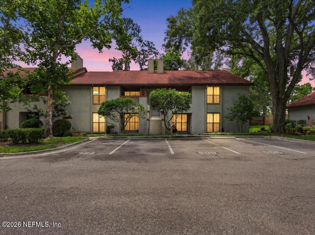 Property Photo: 506 Clubhouse Court 506 FL 32256