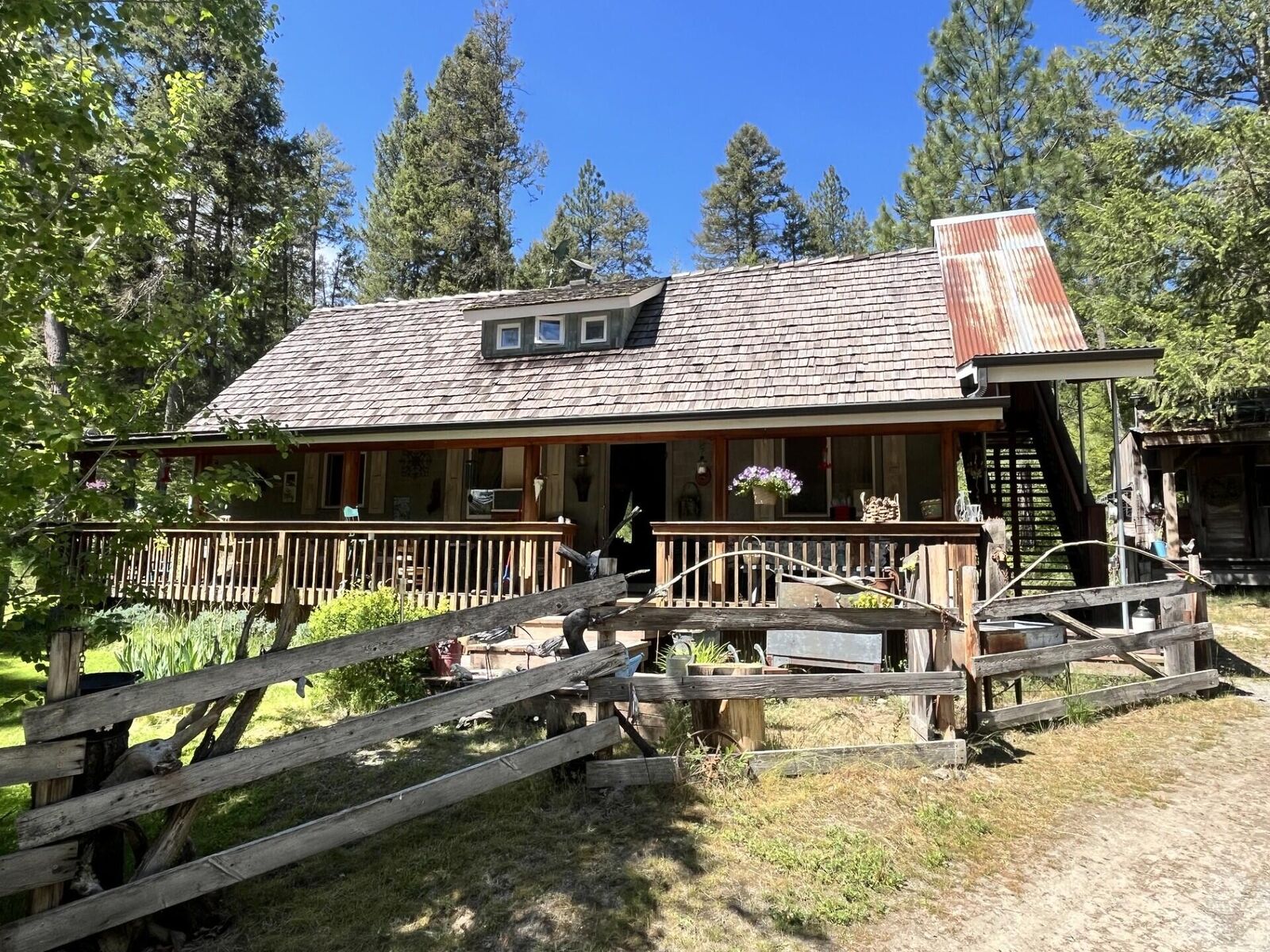 Property Photo: 556 Dolomite Rd WA 99114