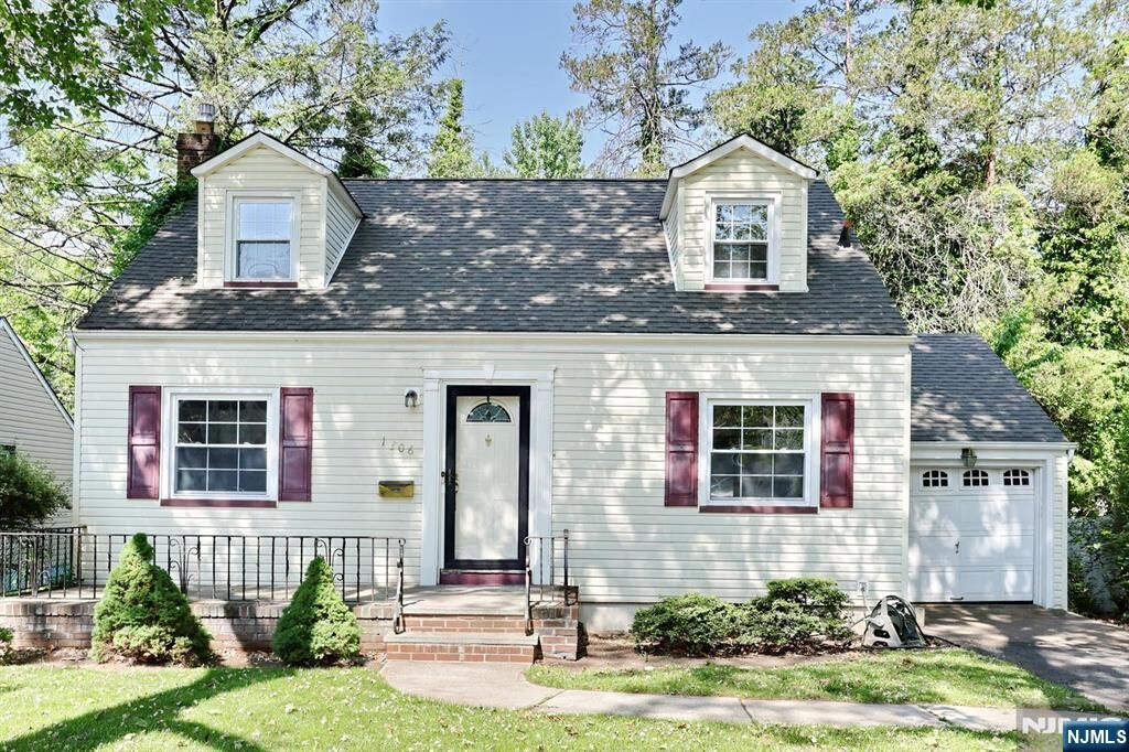 Property Photo:  1806 Palisade Avenue  NJ 07666 