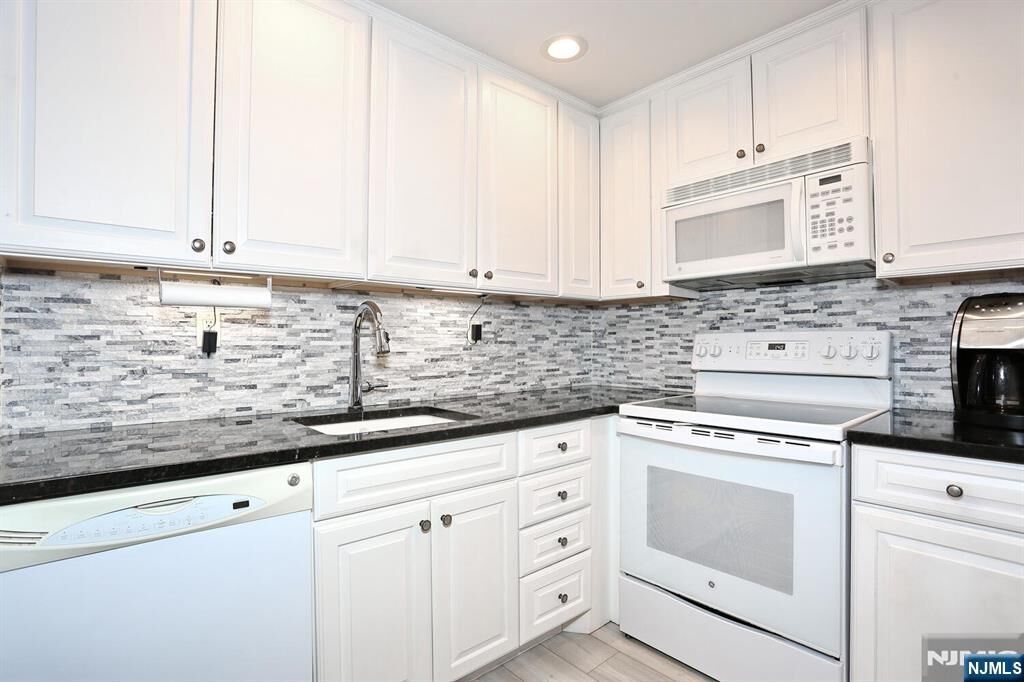 Property Photo:  550 Fairview Avenue 302  NJ 07675 