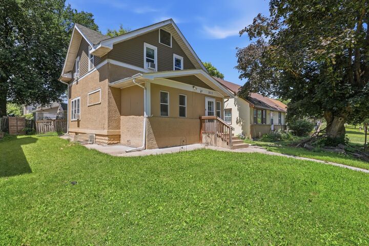 Property Photo:  2815 Irving Avenue N  MN 55411 