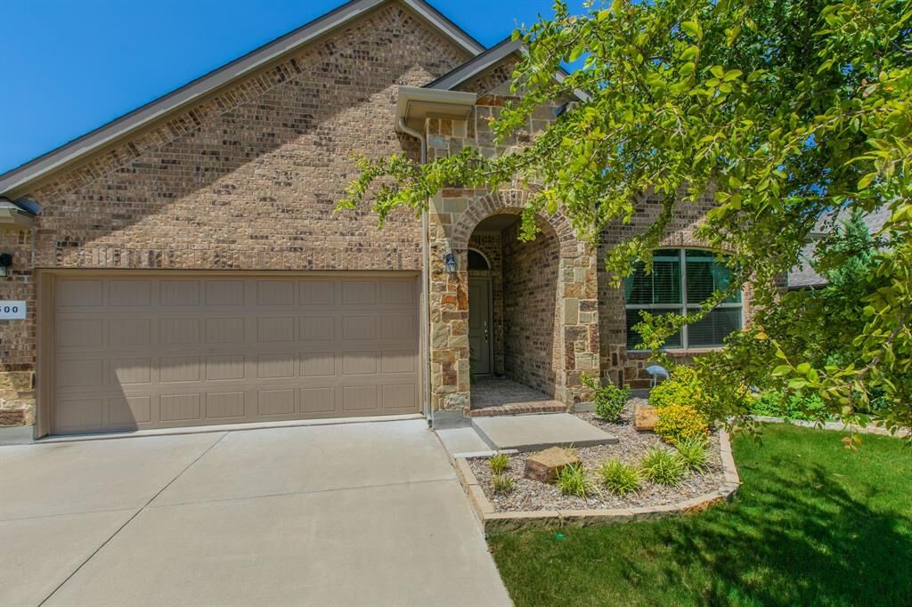 Property Photo:  500 Smart Strike Trail  TX 76049 