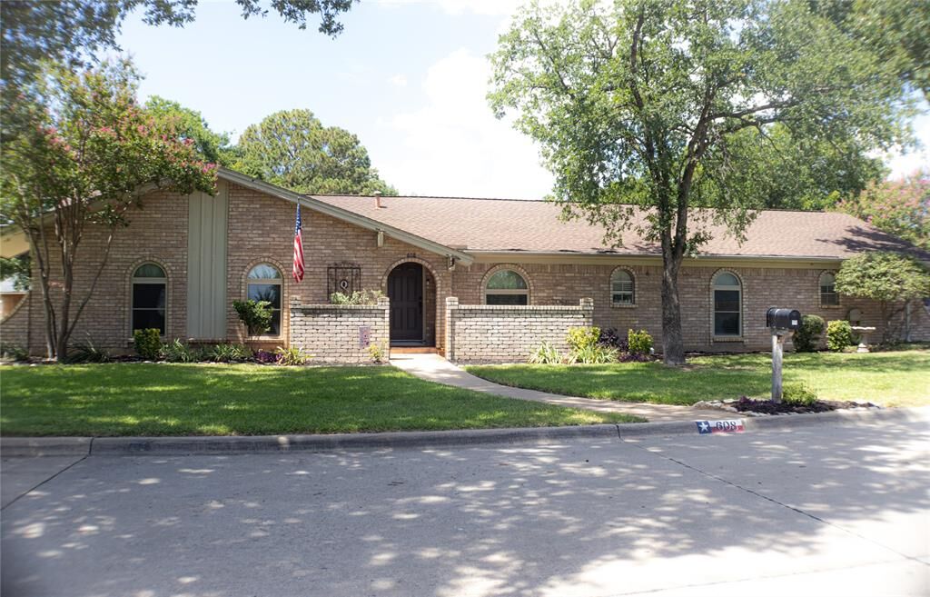 Property Photo:  608 Field Street  TX 76034 
