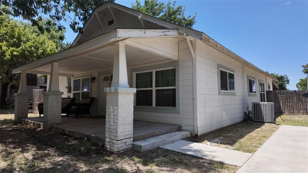 Property Photo: 200 S Mimosa Street TX 76073