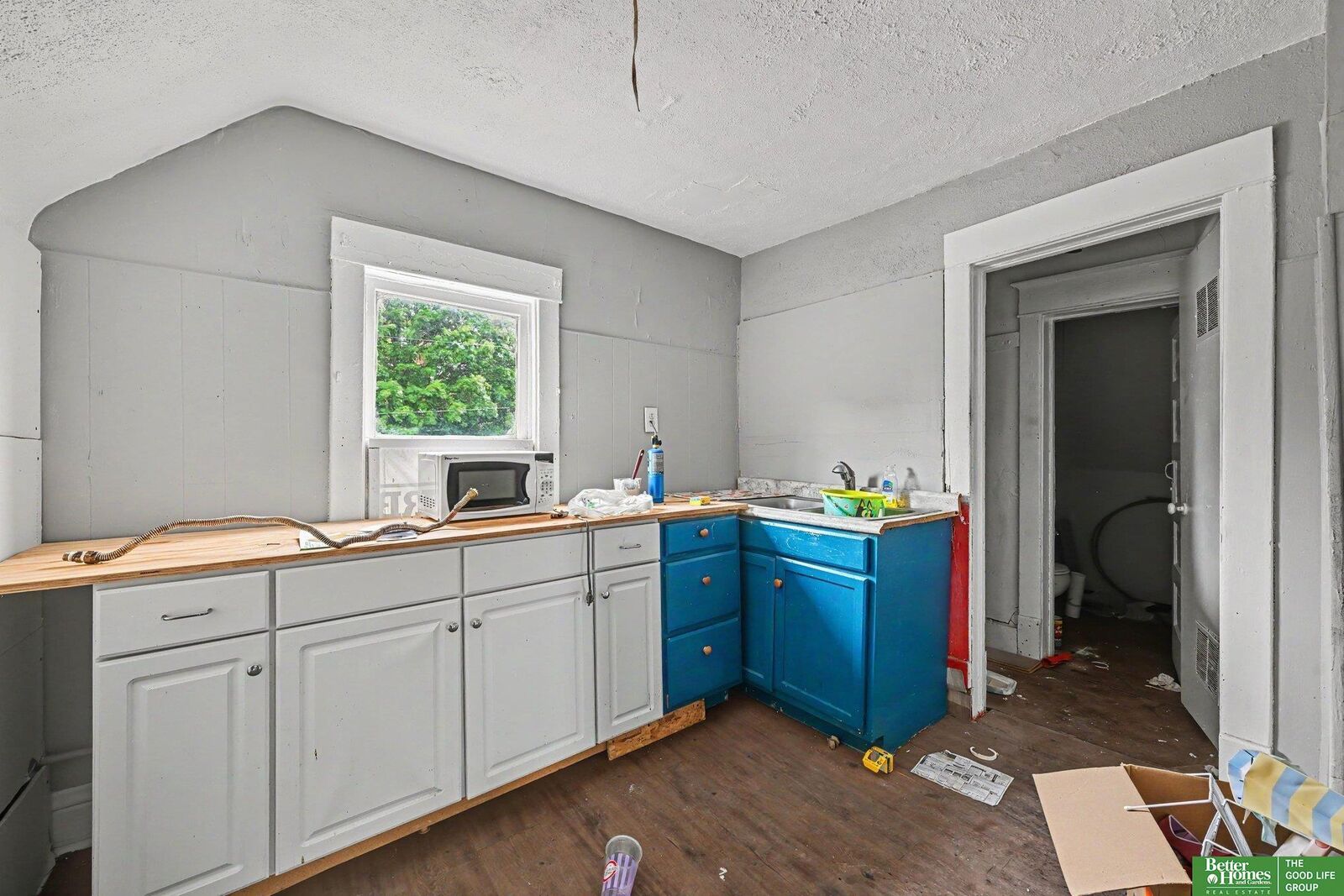 Property Photo:  4201 Grand Avenue  NE 68111 