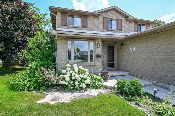 Property Photo:  3 Ridgemount Drive  ON L8W 2R6 