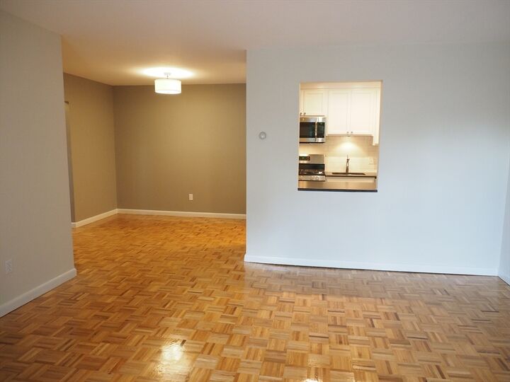 Property Photo:  10 Longwood Dr 10  MA 01810 