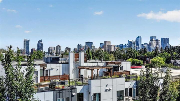 Property Photo: 1521 26 Avenue SW 105 AB T2T 1C4