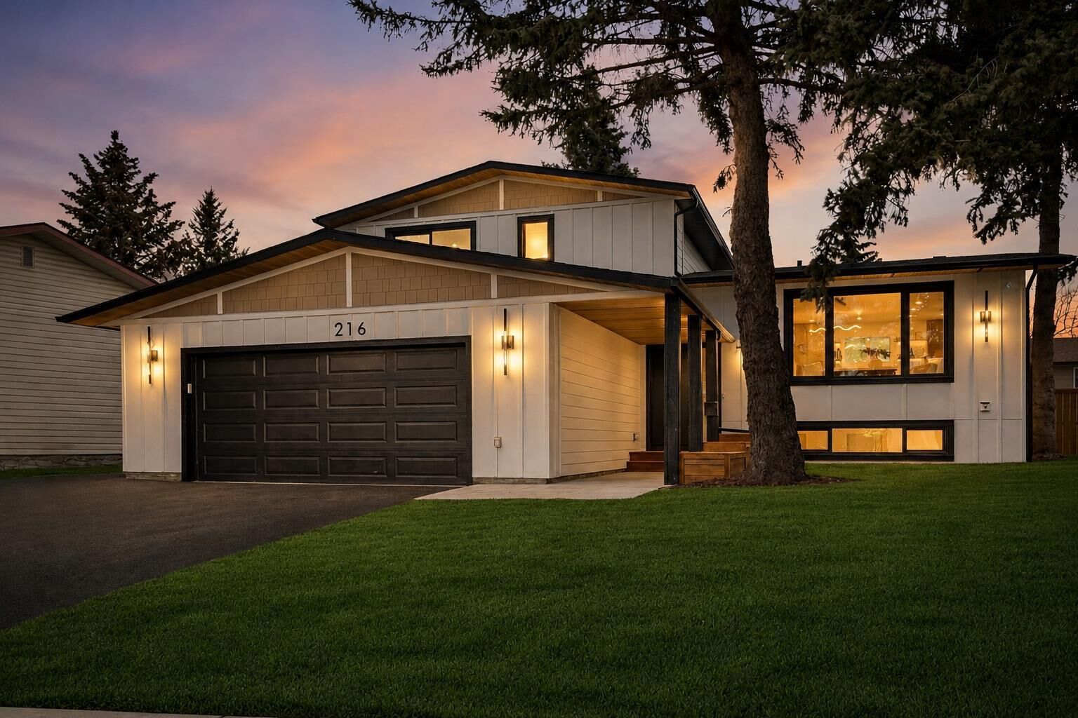 Property Photo:  216 Oakridge Place SW  AB T2V 1V2 