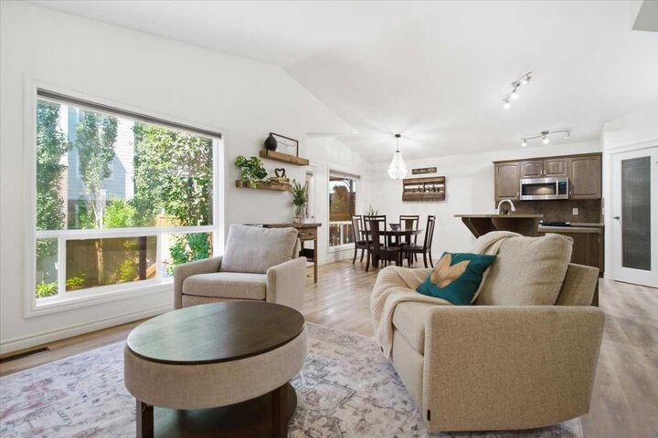 Property Photo:  41 Pinnacle Road  AB T8W 0A9 