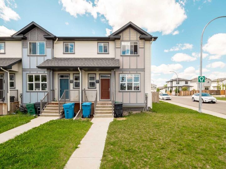 354 Mildred Dobbs Boulevard N — photo 1