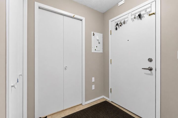 Property Photo:  1717 60 Street SE 424  AB T2A 7Y7 