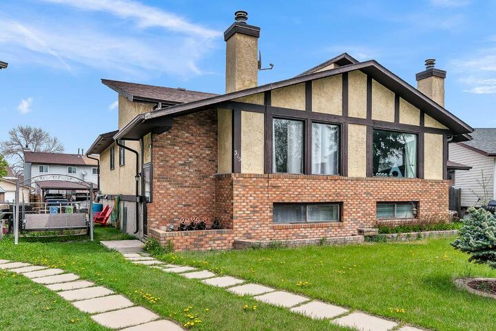 Property Photo: 319 Templemont Place NE AB T1Y 5A7