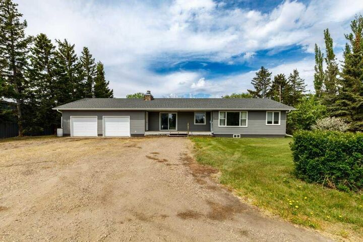 Property Photo:  126 Queen Street  AB T0M 0A9 