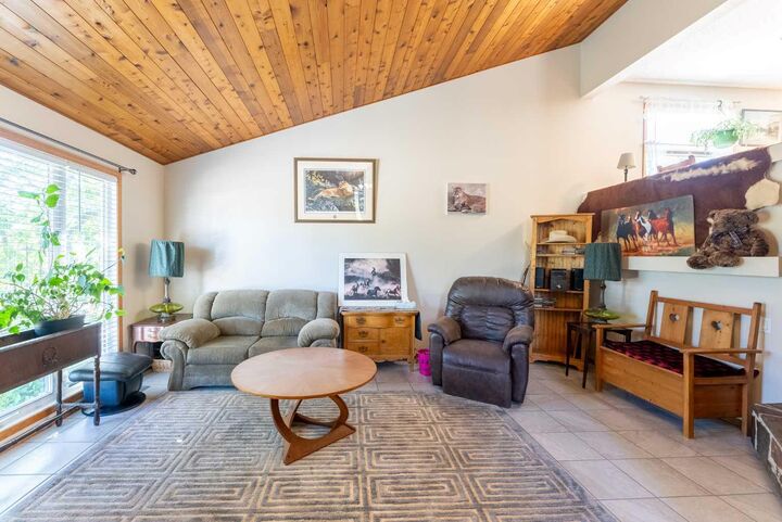Property Photo: 210 Ojibwa Place W AB T1K 5K6