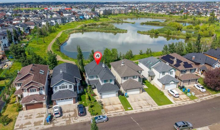 Property Photo:  626 Saddlecreek Way NE  AB T3J 4A3 