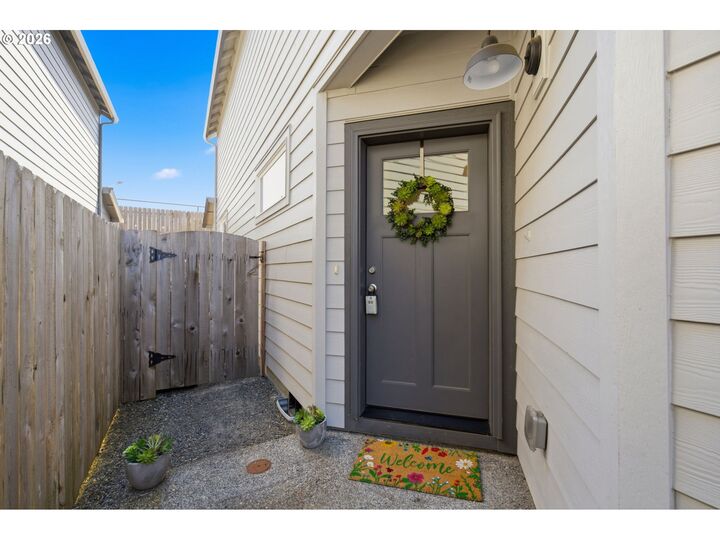 Property Photo:  1036 N Auburn Pl  WA 98642 