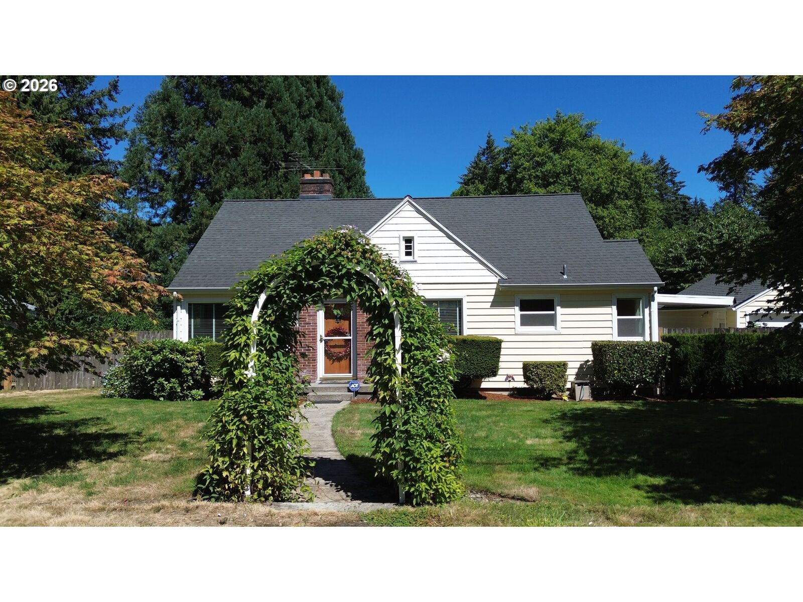 Property Photo: 10320 SE Stanley Ave OR 97222