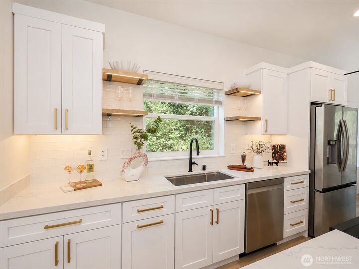 Property Photo:  3333  Nassau St A  WA 98201 