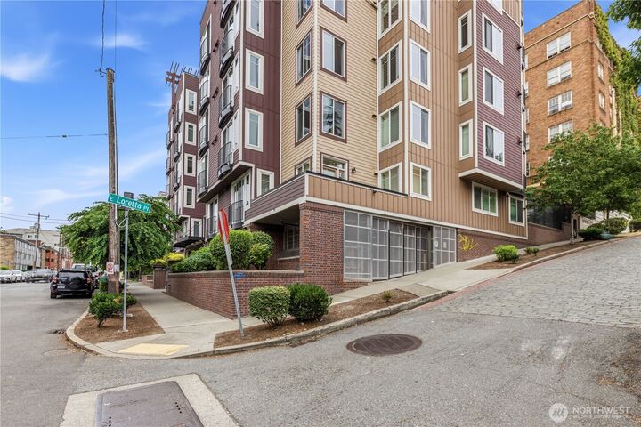 Property Photo:  124  Bellevue Avenue E 601  WA 98102 