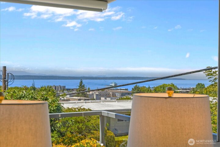 Property Photo: 533 Alder Street A4 WA 98020