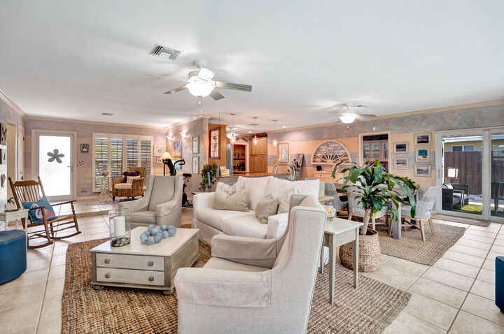 Property Photo: 2117 NE 62nd Court FL 33308