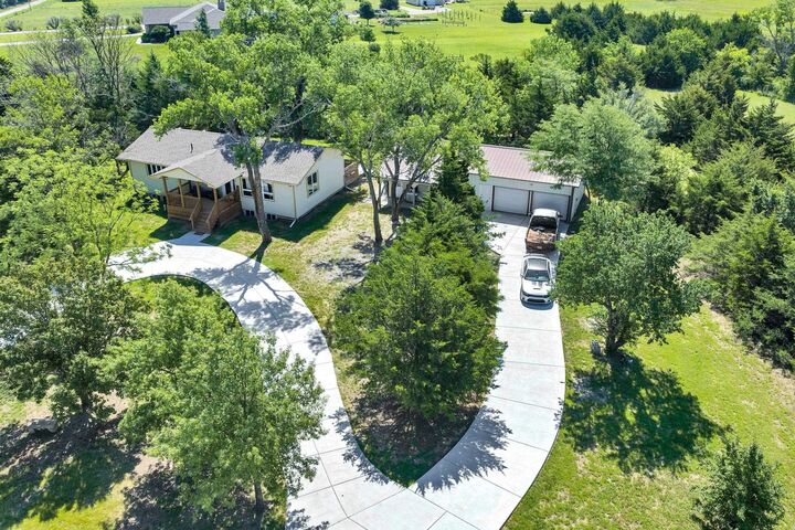 Photo de la propriété:  4936 NW County Line Rd  KS 67017 