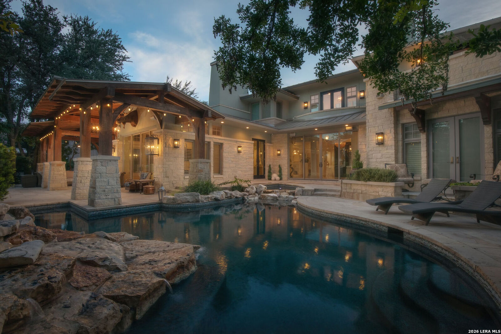 Property Photo: 18918 De Enclave TX 78258