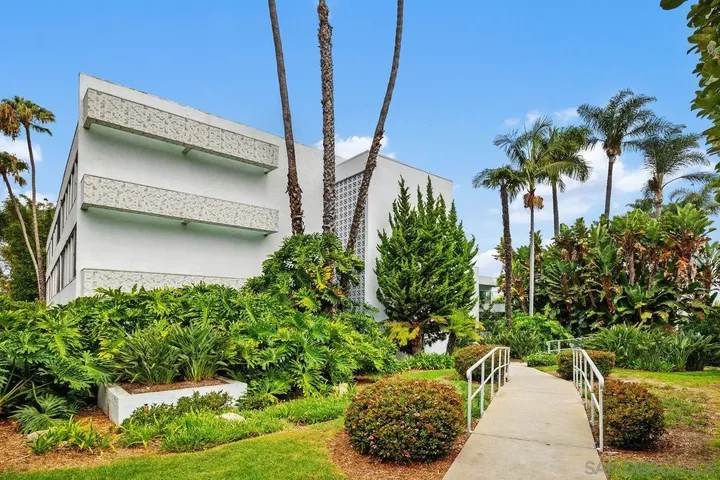 Property Photo:  2368 Torrey Pines Road 63  CA 92037 
