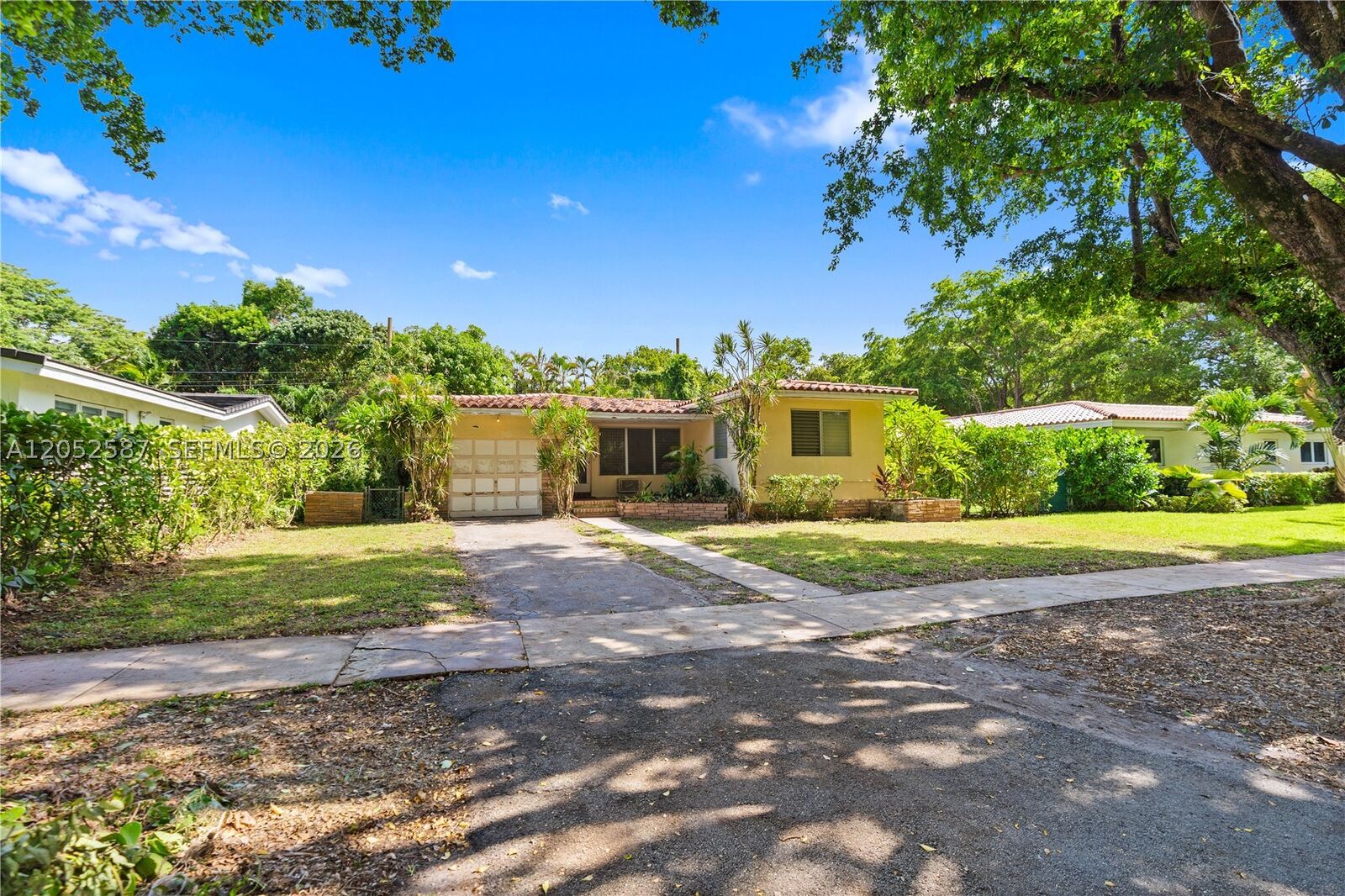 Property Photo: 1505 Zoreta Ave FL 33146