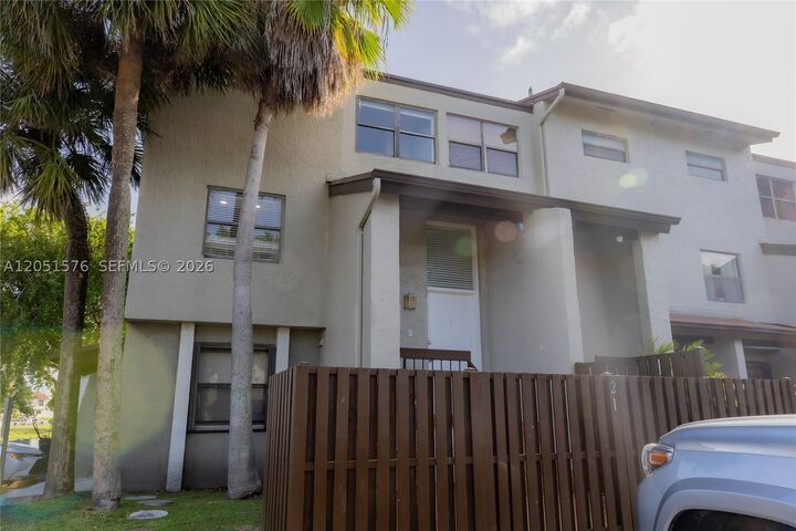Property Photo: 10000 NW 9th St Cir 21 FL 33172
