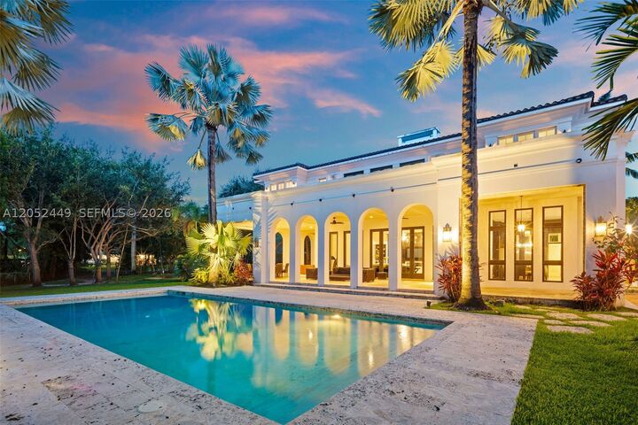 Property Photo:  6201 Chapman Field Dr  FL 33156 