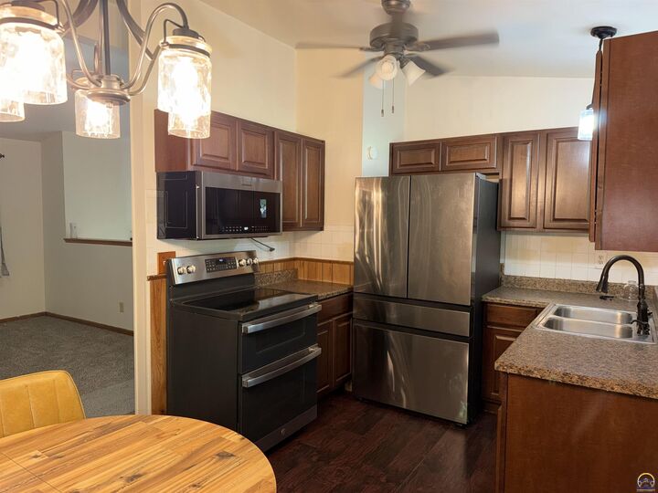 Property Photo: 3333 SW Lakeside Dr KS 66614