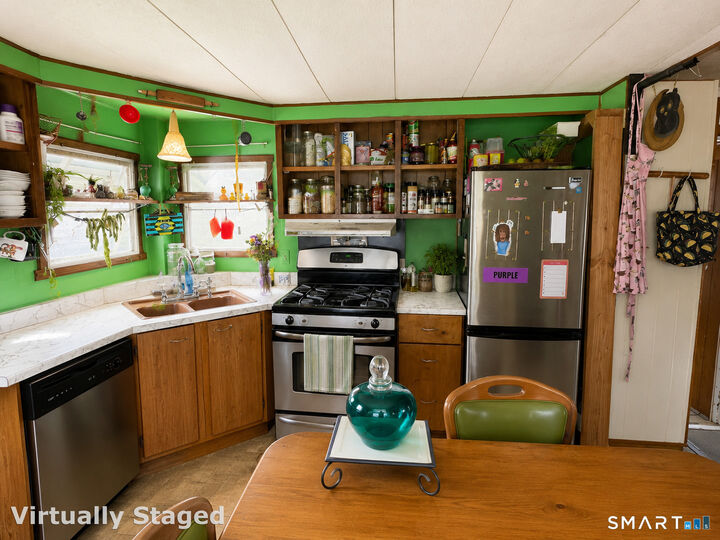 Property Photo:  18 Rivermead Boulevard  CT 06118 