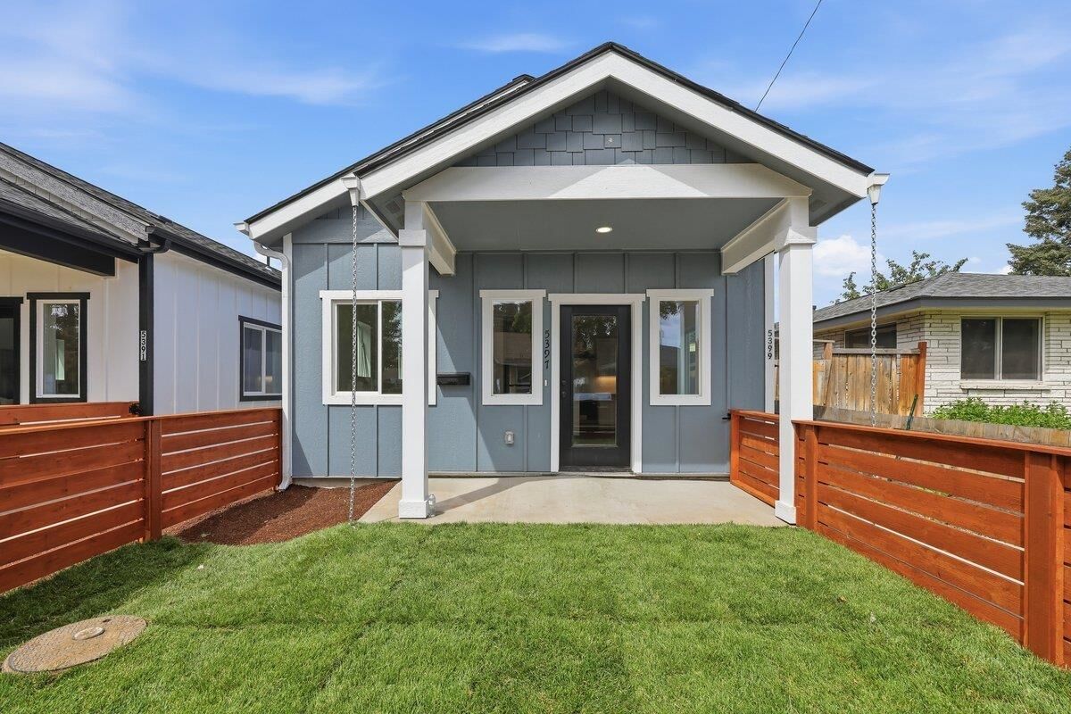 Property Photo:  5397 N Lincoln St 5399 N Lincoln St  WA 99205 
