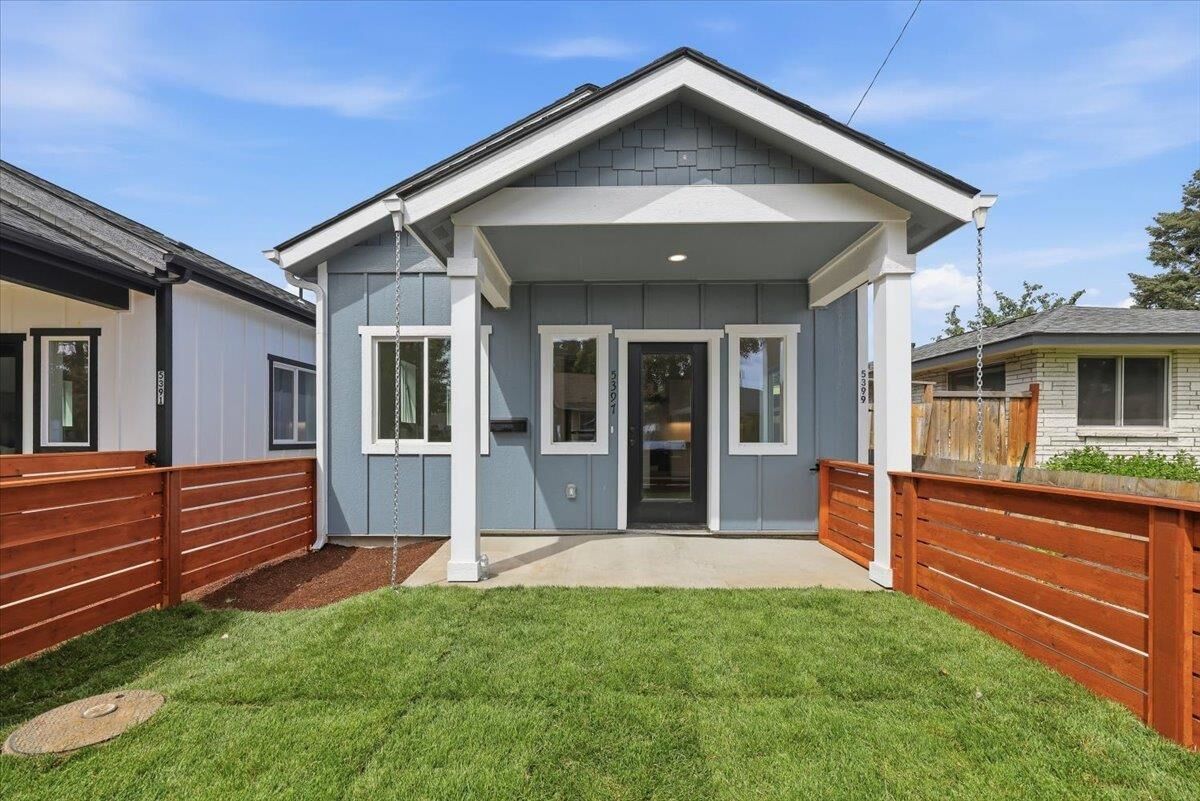 Property Photo: 5397 N Lincoln St 5399 N Lincoln St WA 99205
